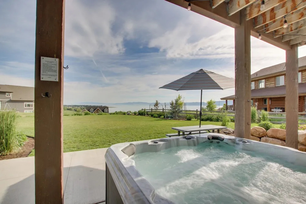 Garden City Gem: Private Hot Tub & Game Room