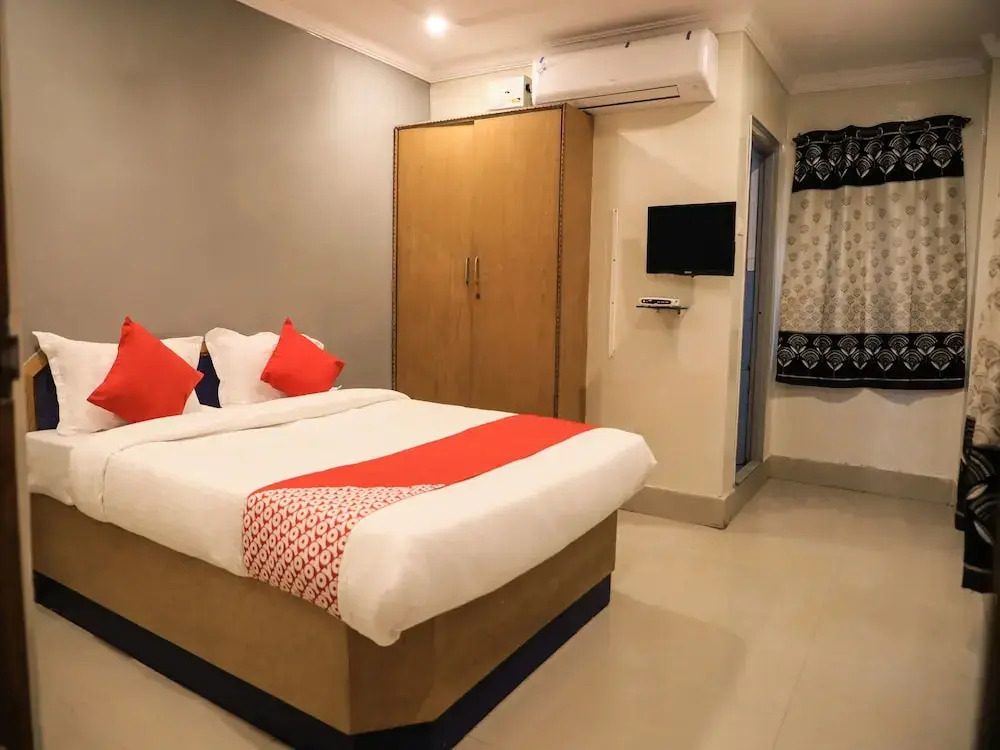 OYO 15752 KBR Residency