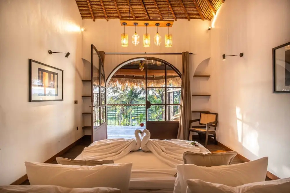 Majestic Private Villa, 6 BR, Canggu With Staff