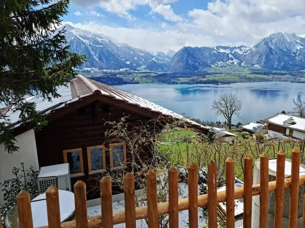 Chalet with panoramic views of the mountains of the Oberland and Lake Thun