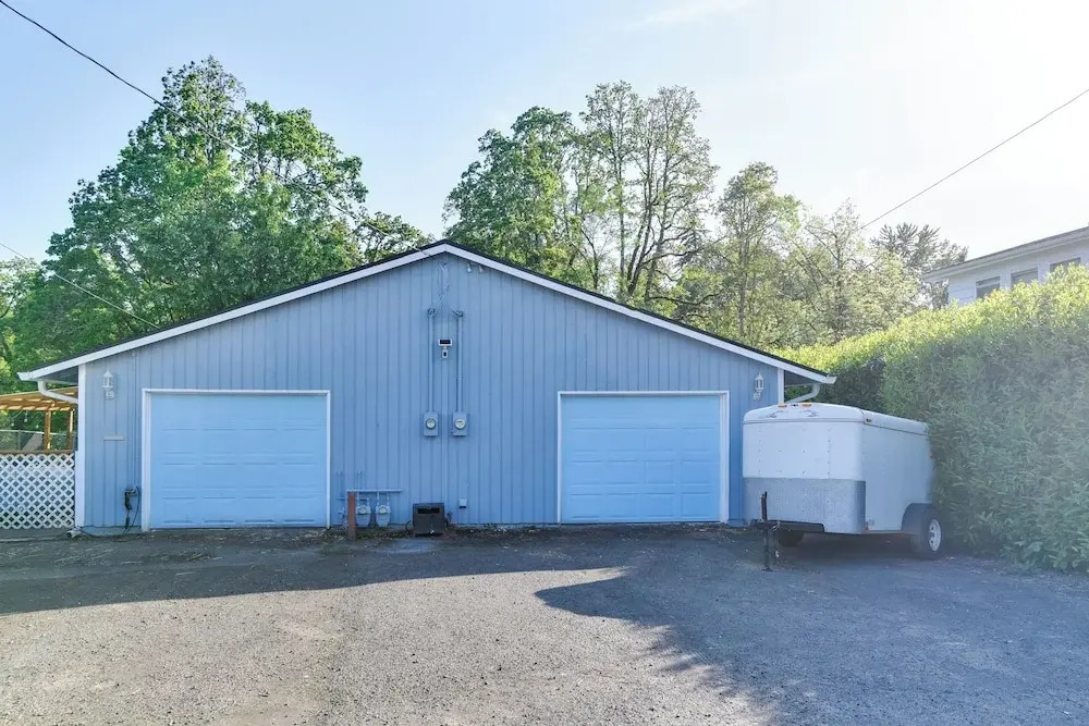 Walk to Dtwn Milwaukie: Family Gem w/ Creek Access
