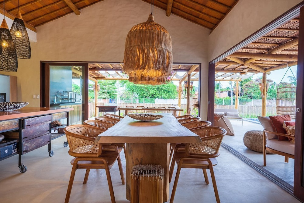 Casa com Piscina e Quadra no Condom nio By Toque