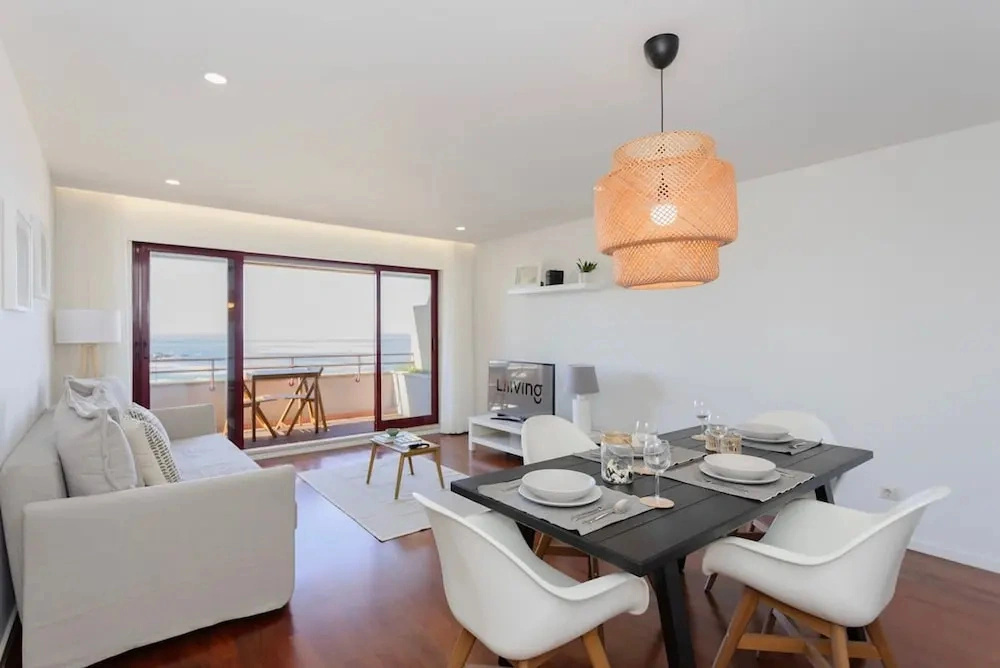 Liiiving in Matosinhos - Seaside Balcony Apartment