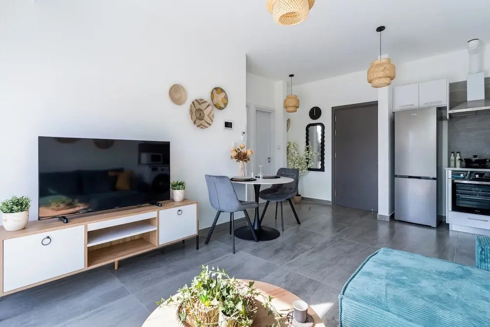 Azoria - Stylish 1-BR Apartment in Kiti