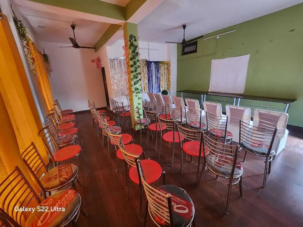 Hotel Omkaar & Restaurant Chinyalisaur