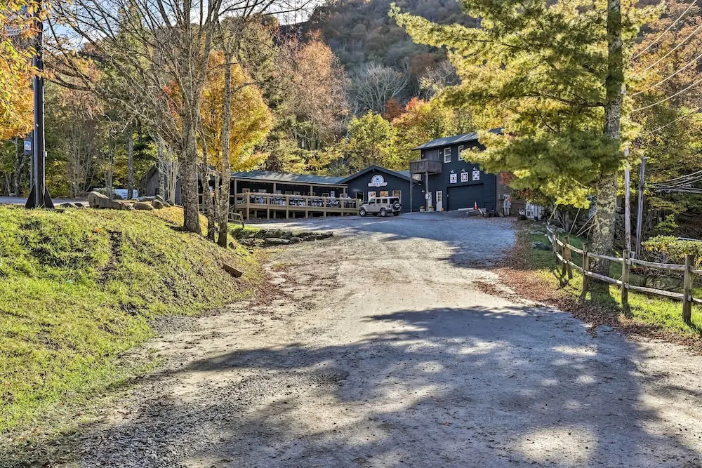 Ski, Hike & Explore! All-season Condo in Beech Mtn