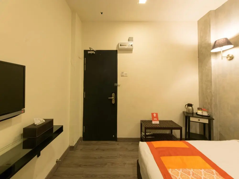 OYO 136 Ceria Hotel