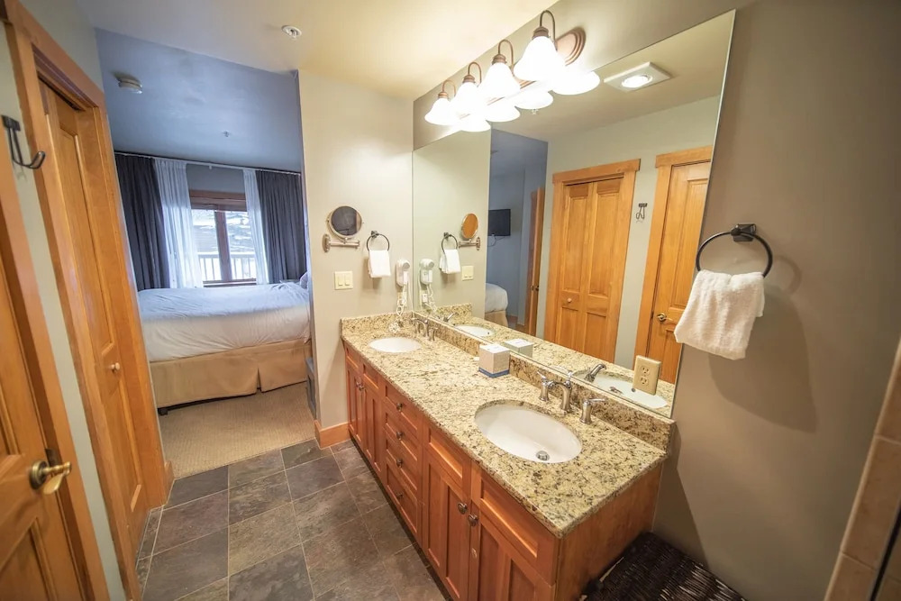Red Hawk Lodge 2220