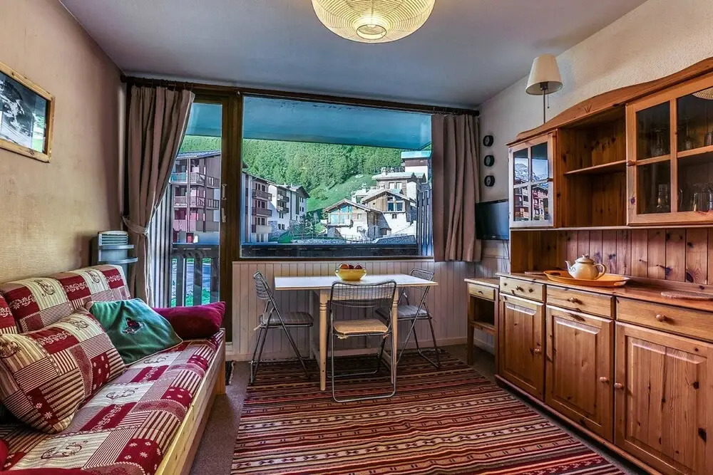 CH125 - Studio bien entretenu. Proximité centre de Val d'Isère.