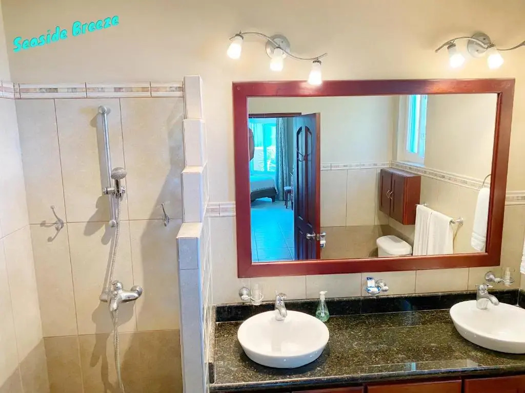 3BR Stunning penthouse / Beach front