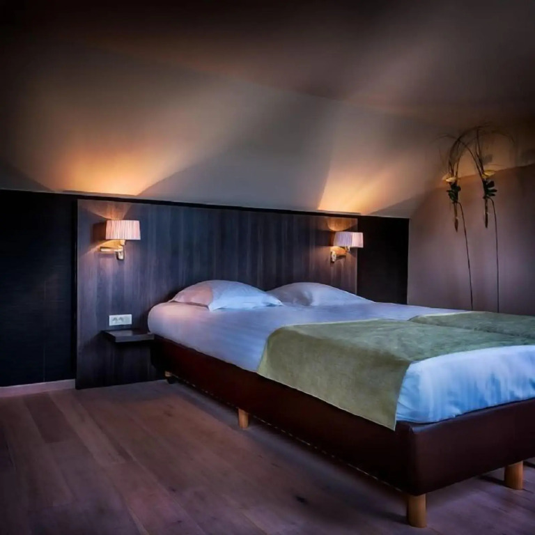 Cleythil Hotel