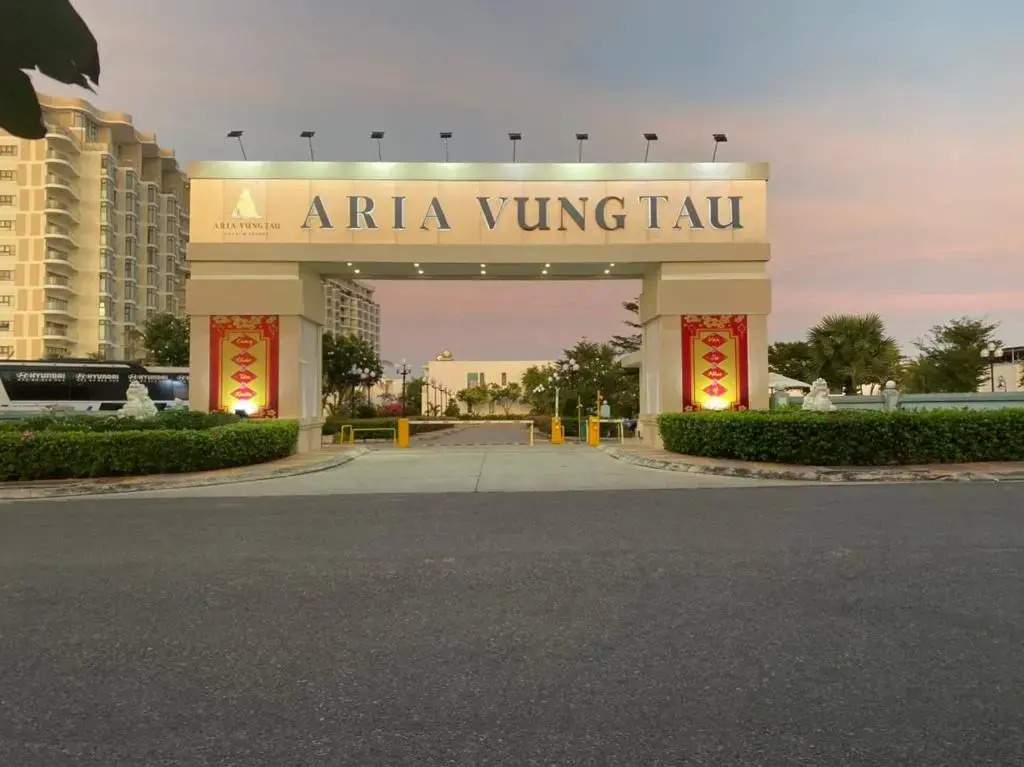 ARIA RESORT-FREE SWIMMING POOL, Relax by sea Hồ bơi miên phí và bãi tắm riêng, 40m ra biển