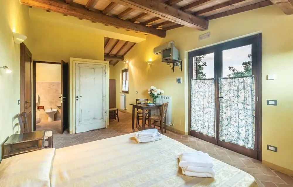 Beautiful Apartment in Castiglione D.lago PG With 2 Bedrooms, Wifi and Outdoor Swimming Pool