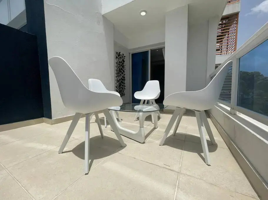 City View 2Br Downtown Stylish Sleeps 4 +WiFi+ Gym
