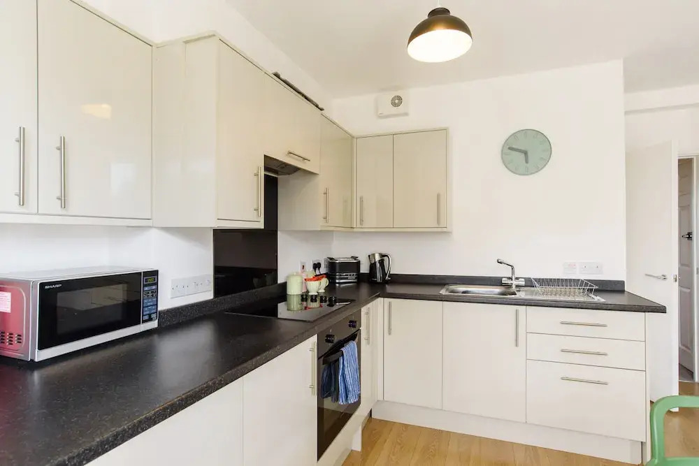 2 88A Albany Road