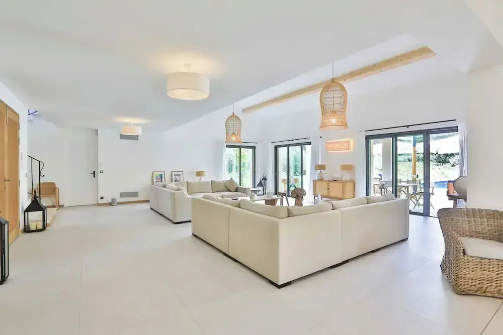 Magnificent Villa Overlooking the bay of Canebiers