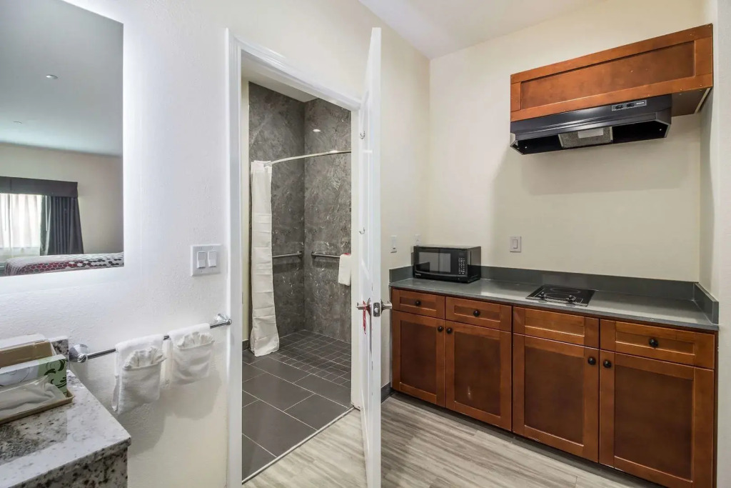 Regency Inn And Suites