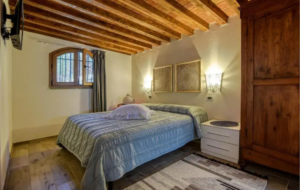 Lovely Home In Castiglione Della Pesc