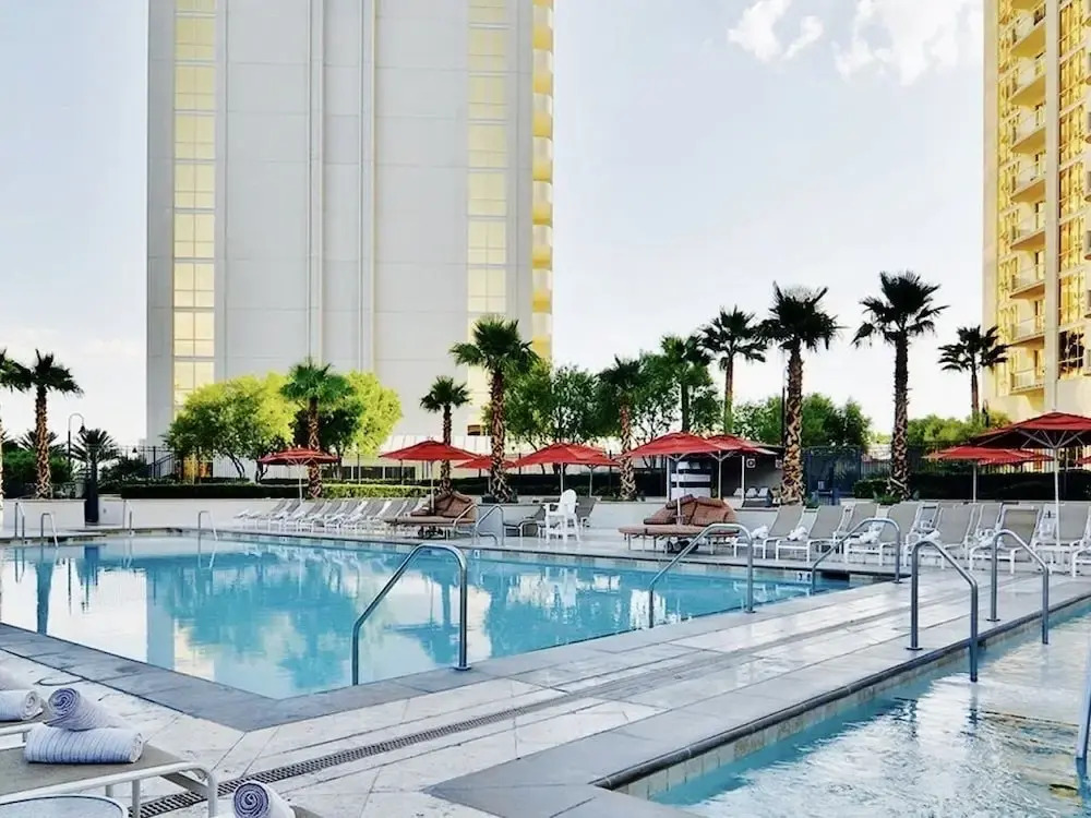 Amalz Deluxe Suites at Mgm Signature