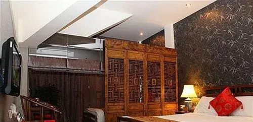Dujiangyan Wood Ginkgo Hotel