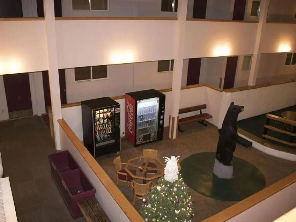 Snowshoe Ski-InSki-Out Steps to Ballhooter Lift Mountain Lodge Condo