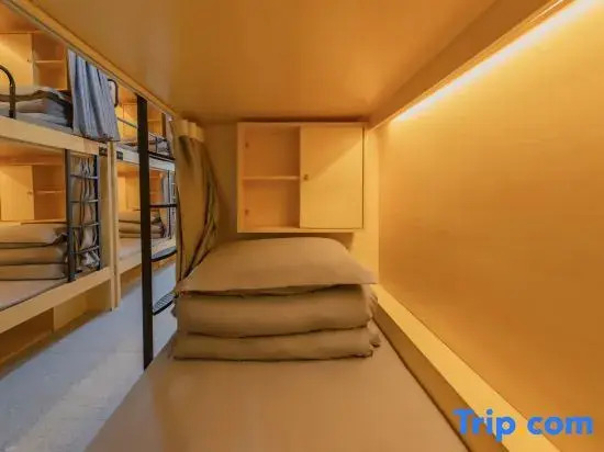 STAR HOTEL (Shanghai Hongqiao Weining Road Subway Station)