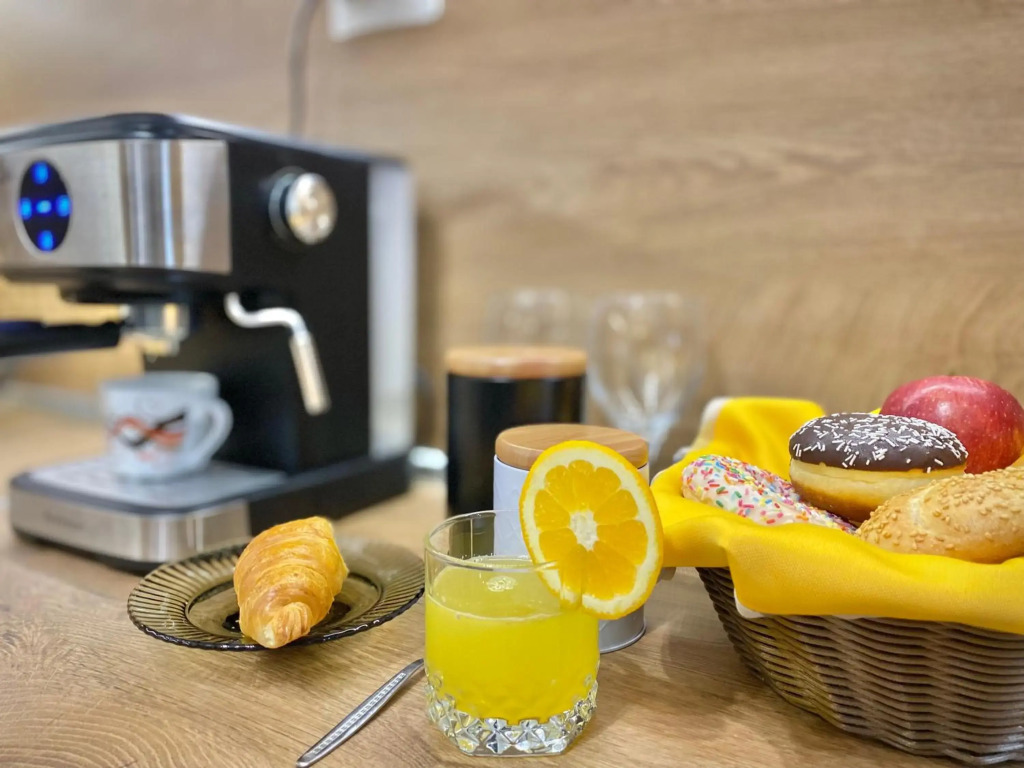 Art Apartment for 4 People Free Parking & Wifi