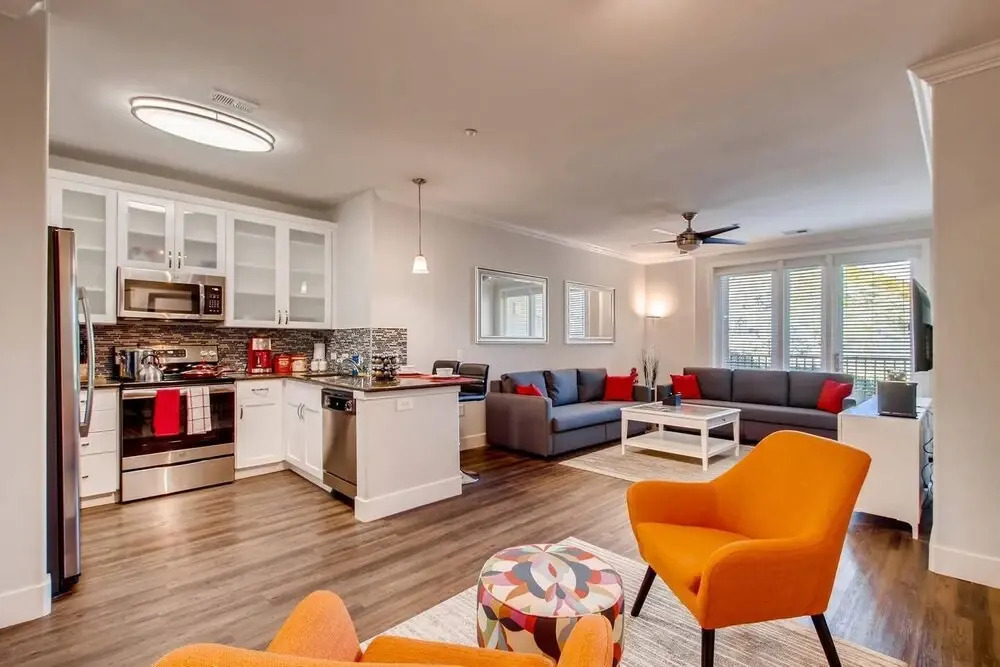 Gorgeous San Diego 2BR/2BTH With Fast WIFI & Free Parking! (FV3)