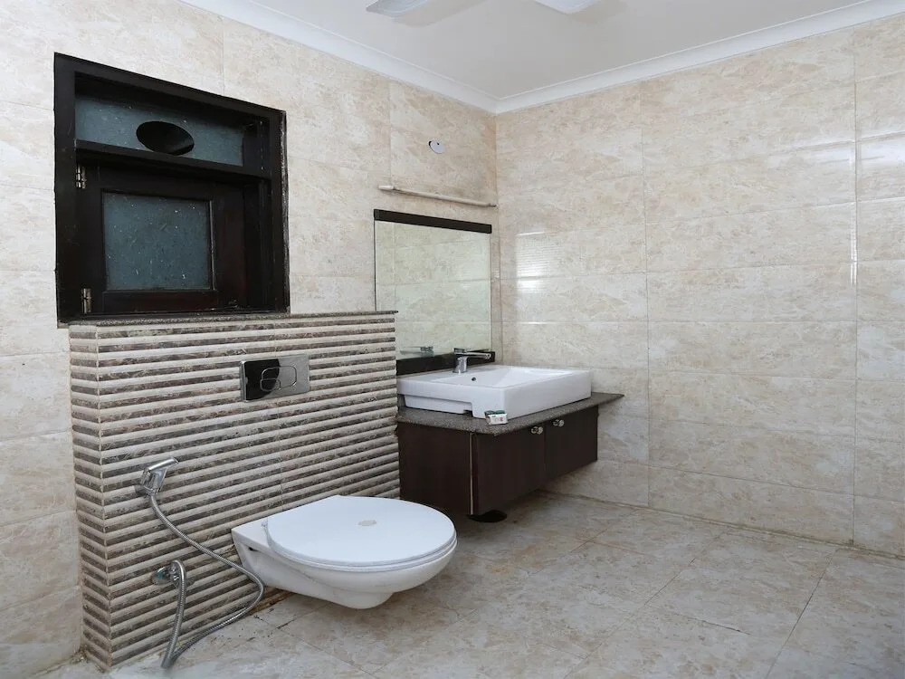 Go Rooms By OYO Rooms