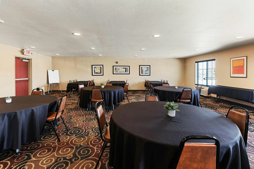 Cobblestone Hotel & Suites - Knoxville