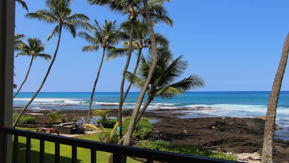 Kona Bali Kai 223 - Oceanfront 2 Bedroom Condo by RedAwning