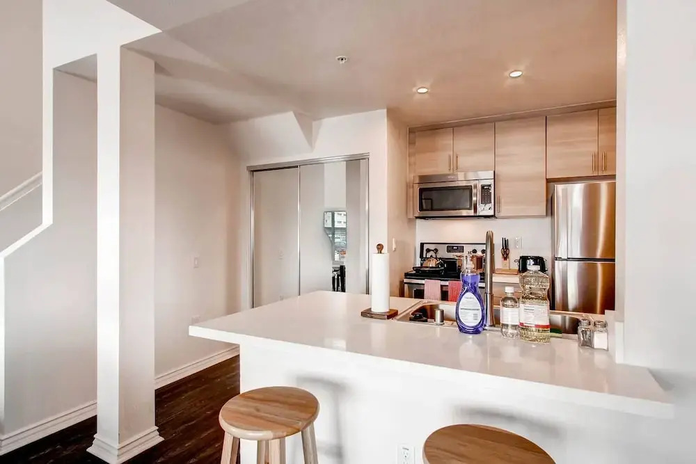 Beautiful San Diego Private Entrance Open Bedroom + Upstairs Loft! (H1)
