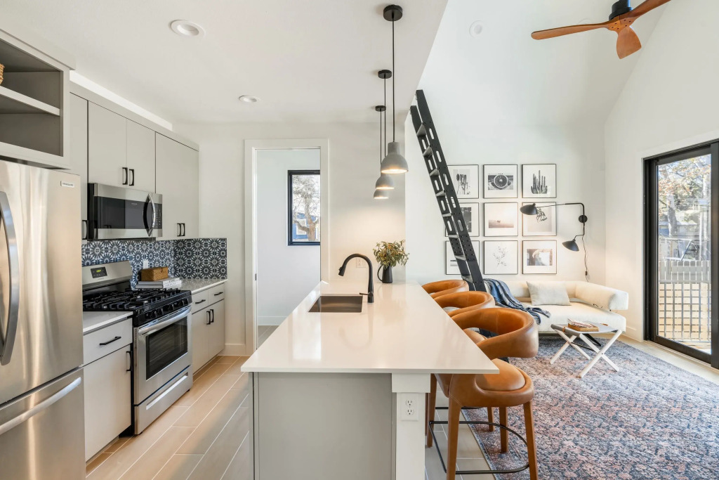 Henley by AvantStay