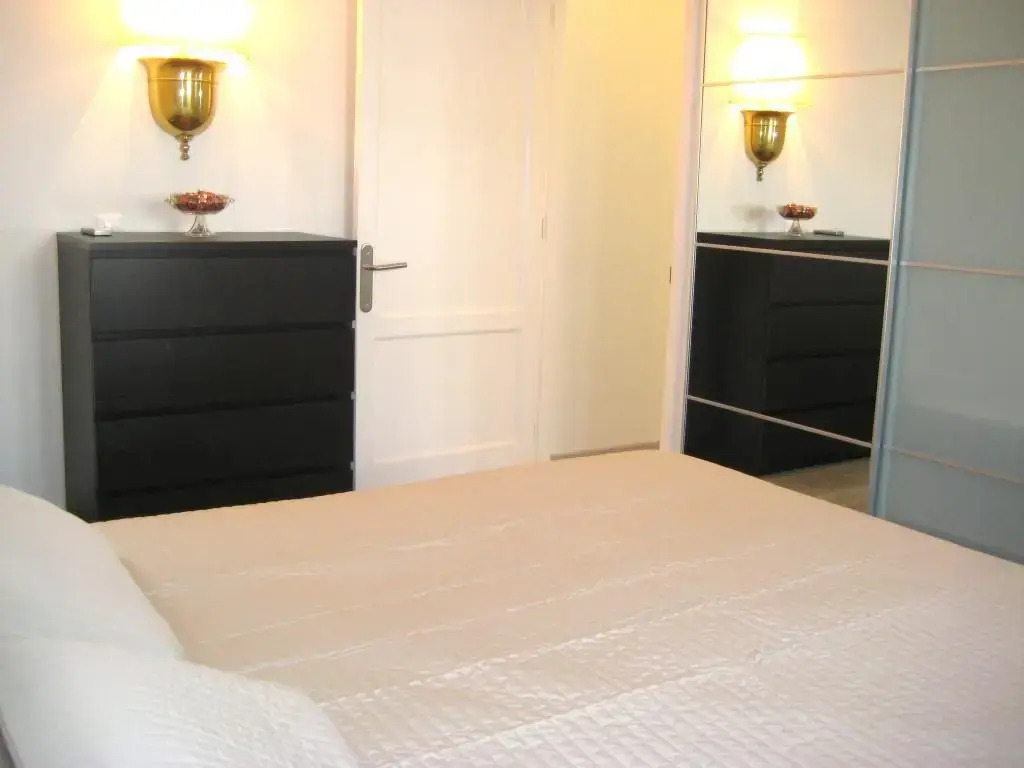 Lacy Golf Apartments