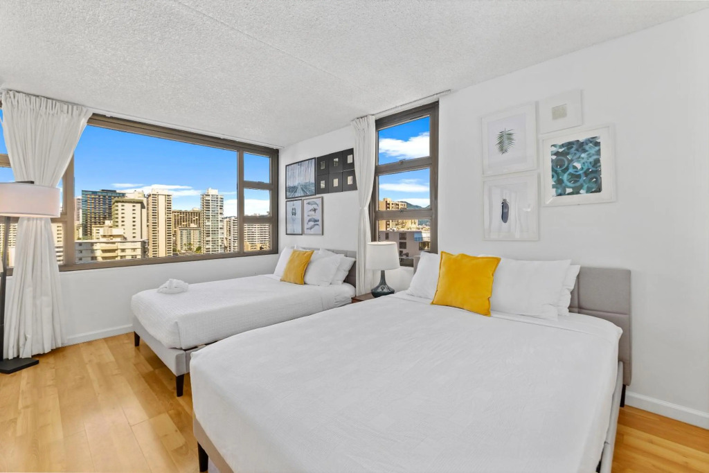 17th Floor Condo with Ocean Views, Parking, WiFi - Close to Beach