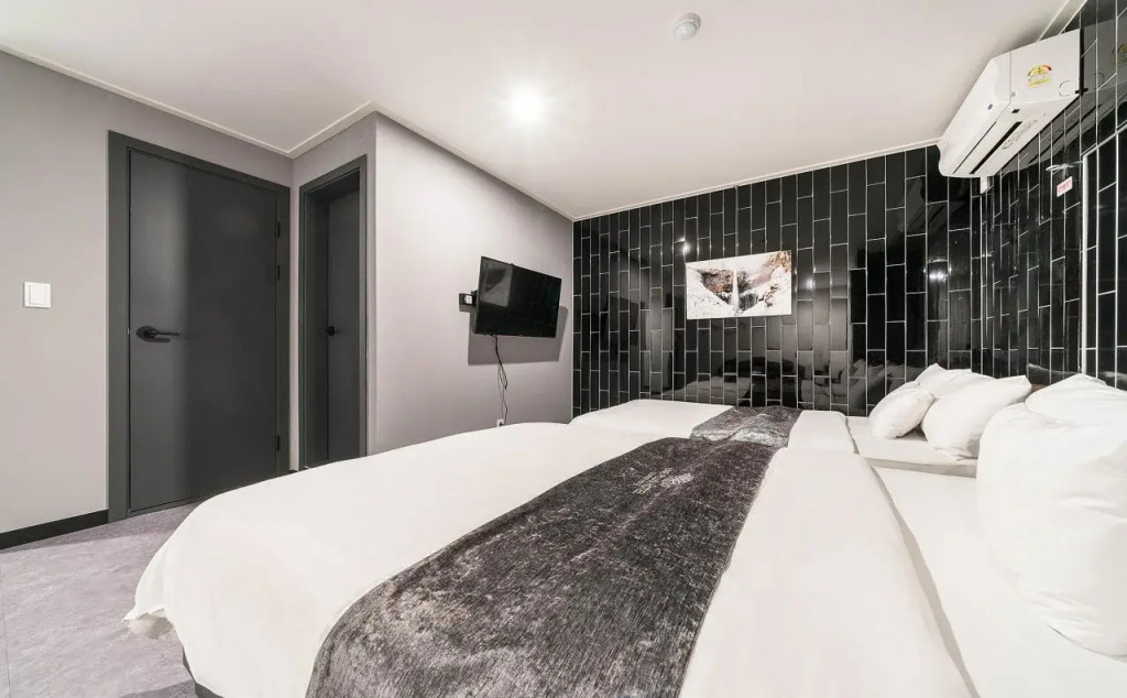 Line Hotel