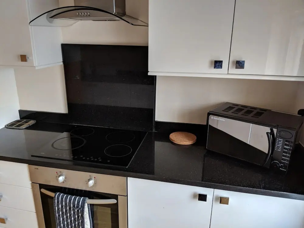 2 Bed Flat by Shoreditch Station Zone 1