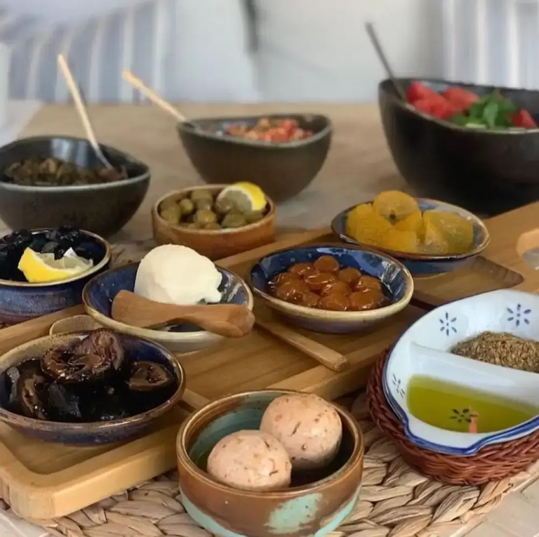 Seki̇z Oda Otel