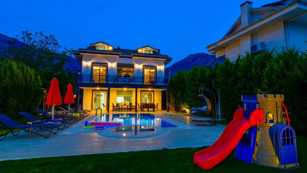Blue - 4 Bedroom Holiday Villa in Hisarönü