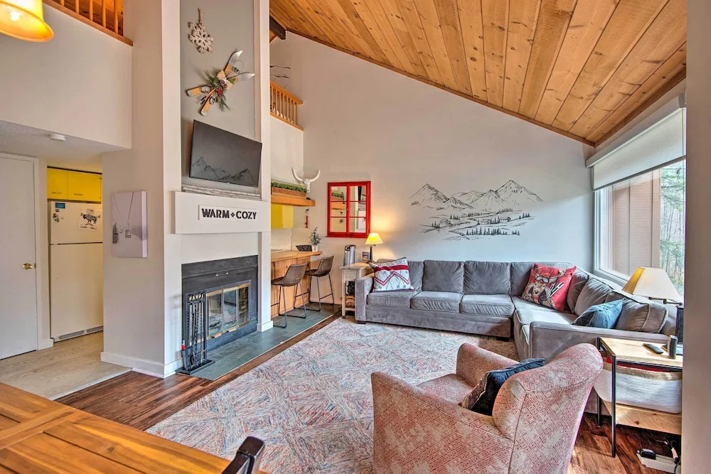 Lincoln Condo w/ Amenities + Shuttle to Loon!