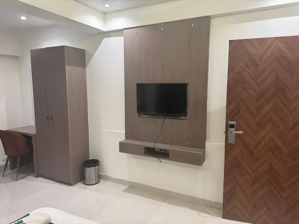 Hotel Sahara Residency