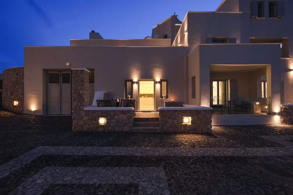 SANTORINI GRAND LUXURY VILLAS