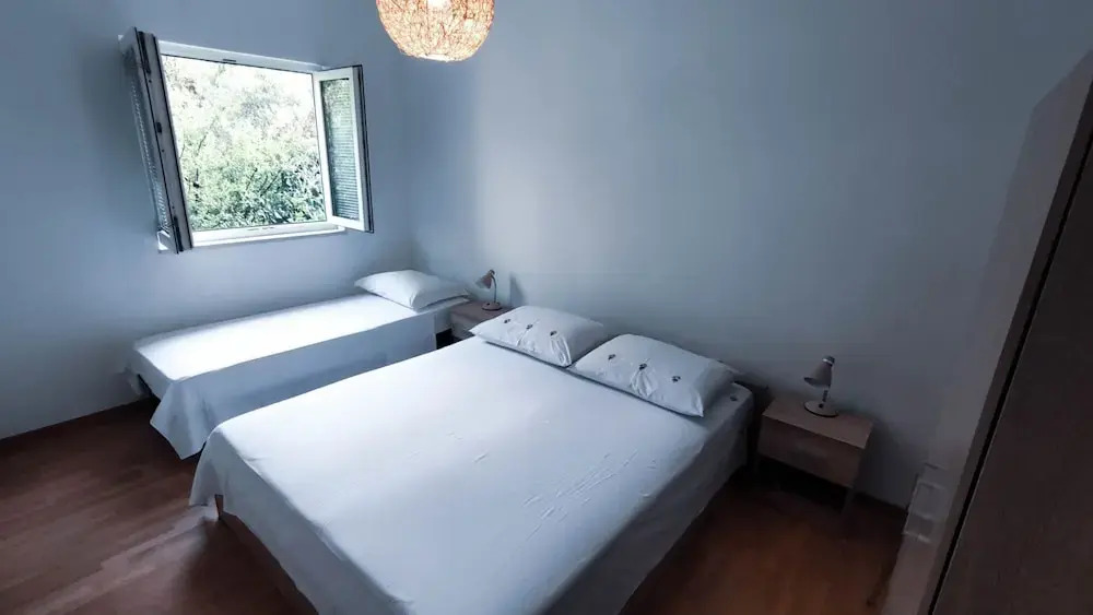 Leana - Great Location and Close to Beach - A1