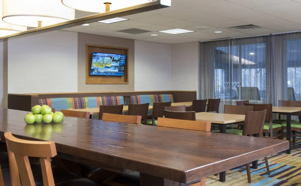 HomeTowne Studios by Red Roof East Lansing - Okemos