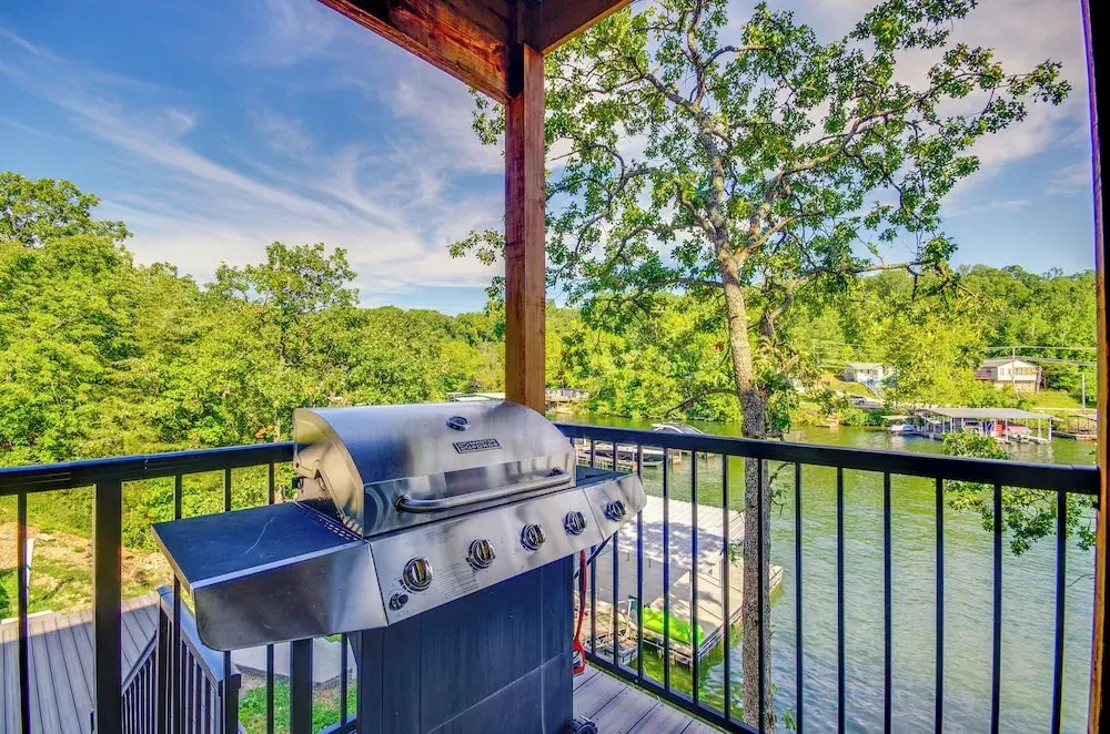 Lakefront Osage Beach Retreat w/ Boat Slip!