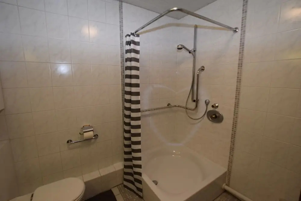 AB Apartment 83