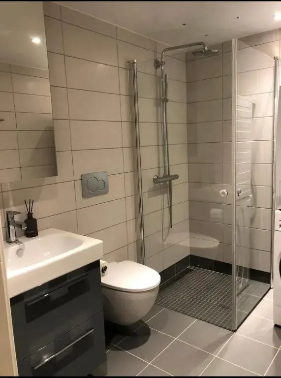 City Center Oslo- Venice Apartment Sea Side Three-Bedrooms and Two Toilettes