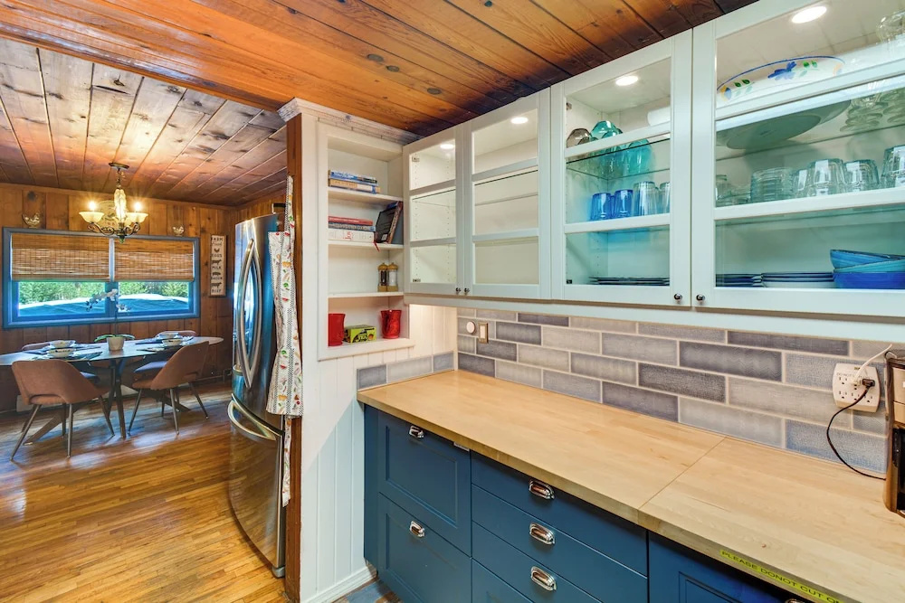 Remodeled Lake Cabin, Stunning Mtn View, New Patio