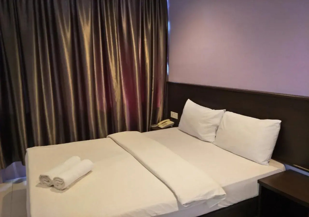 Swing & Pillows at Bary Inn, KLIA Transit