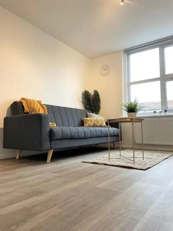 Central, Bright & Spacious Apartment - Parking Included